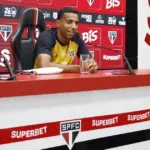 Victor Sá se emociona em apresentação e revela ser torcedor do São Paulo