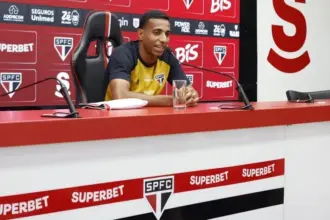 Victor Sá se emociona em apresentação e revela ser torcedor do São Paulo