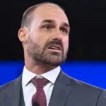 PF encerra processo e decide demitir Eduardo Bolsonaro por abandono de cargo