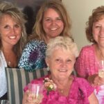 'Happy hour das avós': mulher de 82 anos consegue mudança em lei americana para beber em casa de repouso - 21/07/2026 - Equilíbrio
