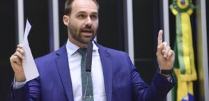 Eduardo Bolsonaro foi demitido da PF após processo administrativo