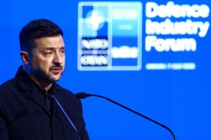 Zelensky demite comandante do Exército após onda de protestos