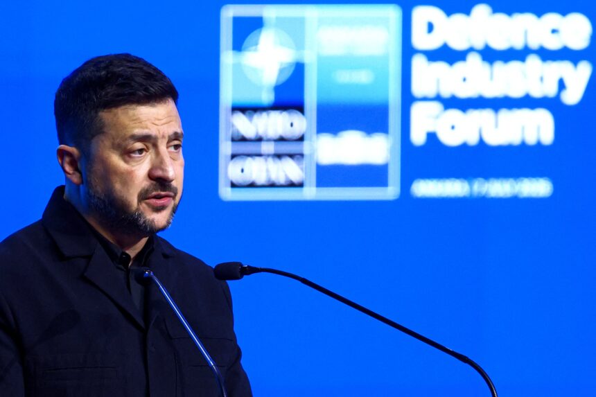 Zelensky demite comandante do Exército após onda de protestos