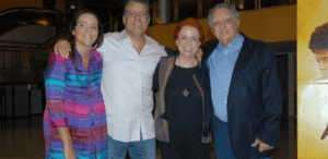 Paula Barreto, Fábio Barreto, Lucy Barreto e Luiz Carlos Barreto na estreia de
