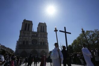 Catedral de Notre Dame prepara novos vitrais para outubro