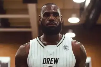 LeBron James terá redução salarial de R$ 250 milhões no 76ers