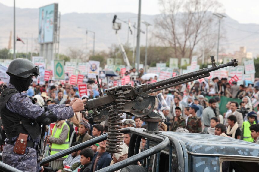 Arábia Saudita faz ataques no Iêmen após bombardeios de houthis contra petroleiros do país