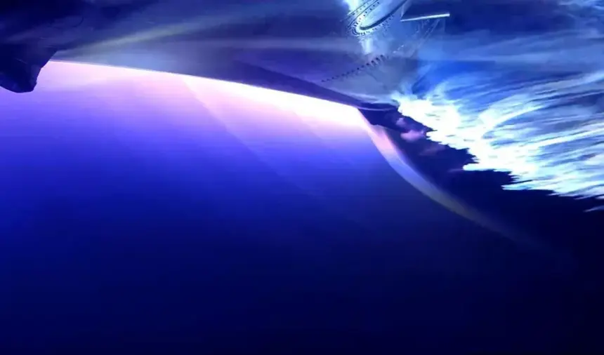 Starship fica envolta por plasma durante reentrada na atmosfera; veja