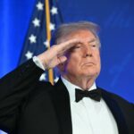 Trump ironiza imprensa em jantar da Casa Branca após atentado