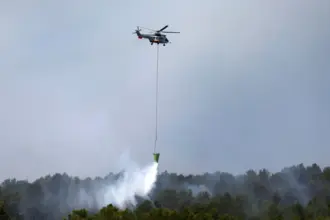 Incêndios na Espanha e França levam à retirada de mais de 160.000 pessoas