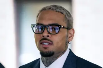 Chris Brown declara-se culpado em caso de agressão com garrafa