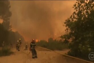 França convoca militares, e Espanha declara emergência nacional por incêndios que já tiraram mais de 200 mil pessoas de suas casas