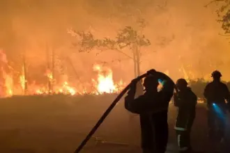 Incêndios na França e Espanha forçam a retirada de mais de 250 mil pessoas