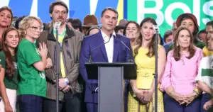 Análise: Surpresa de eleição pode ser Flávio ameaçado na direita