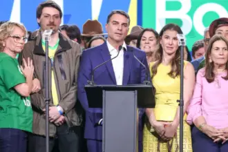 Análise: Surpresa de eleição pode ser Flávio ameaçado na direita