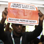 Protesto interrompe evento em conferência de Aids no Rio - 26/07/2026 - Equilíbrio e Saúde