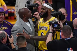 Magic Johnson: "LeBron torna os 76ers um dos melhores times da NBA"