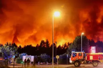 Incêndios na França geram "nuvens de fogo" que criam clima próprio; entenda