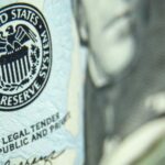 Fed decide juros na quarta-feira, com mercado dividido entre manutenção e alta; quinta-feira tem mercado de trabalho do Brasil com Caged de junho e PNAD trimestral