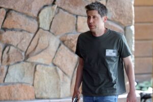 Altman sugere desacelerar desenvolvimento de IA após ataques a modelos da OpenAI - 28/07/2026 - Tec