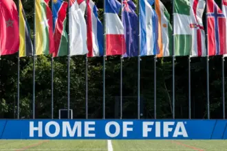 Copa à venda? Entenda o movimento da Fifa que deixou a Uefa furiosa