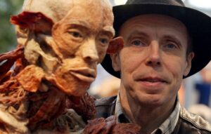 Morre Gunther von Hagens, criador de mostra com cadáveres - 29/07/2026 - Ciência