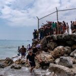 Morrem 10 pessoas no mar durante travessia do Marrocos a Ceuta em meio a nova onda migratória