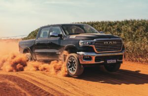 Stellantis faz recall de mais de 1,5 milhão de picapes RAM 1500 por defeito nos cintos, diz agência