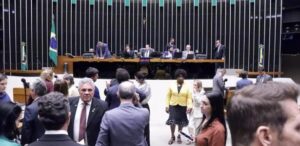 Haddad dá combustível a Tarcísio ao citar Bolsonaro