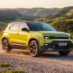 Jeep Avenger chega por R$ 114.990 e aposta em tecnologia híbrida leve