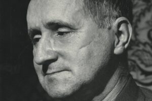 Peça de Brecht sobre Galileu interroga o exercício do poder e os limites da ciência - 01/10/2026 - Juliana de Albuquerque