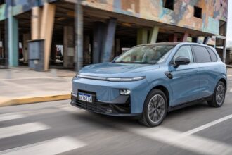 Leapmotor B10 híbrido é mais barato que os rivais e tenta fazer marca decolar no Brasil; vale a pena?
