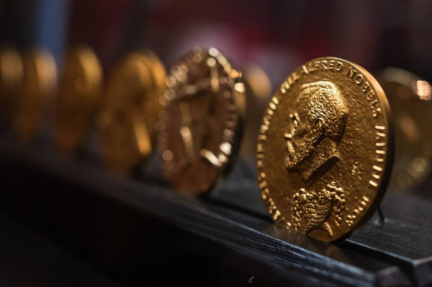 Nobel de Medicina de 2026 vai para descoberta canais luz - 05/10/2026 - Ciência