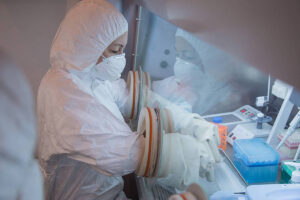 EUA não associam morte em laboratório a arma biológica - 07/10/2026 - Equilíbrio e Saúde