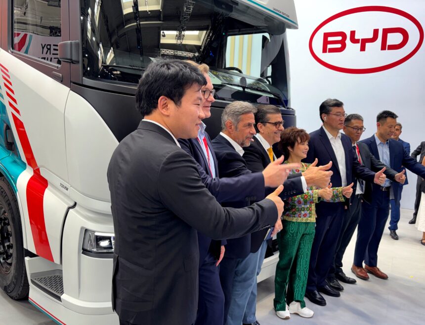 Executiva da BYD afirma que maior desafio para expansão é a geopolítica